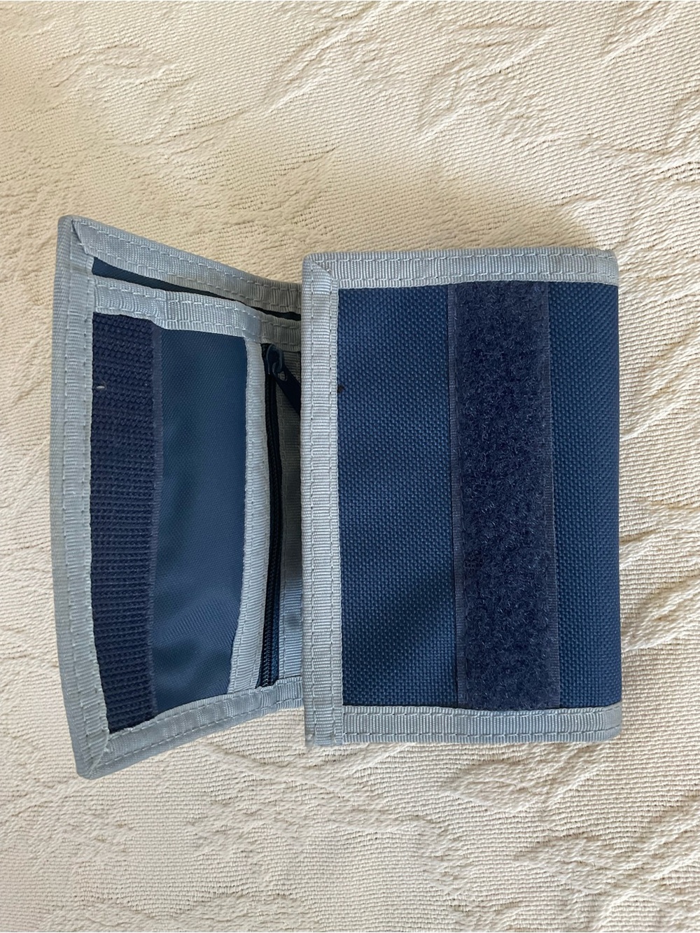 Roxy Navy Blue Trifold Wallet with White Heart Logo Nic Condition - Picture 3 of 4